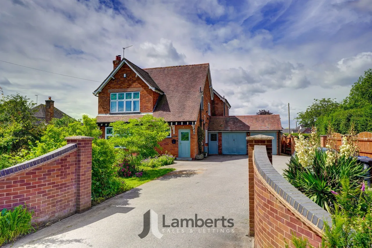 4 bed house for sale — 174 Alcester Road, Studley