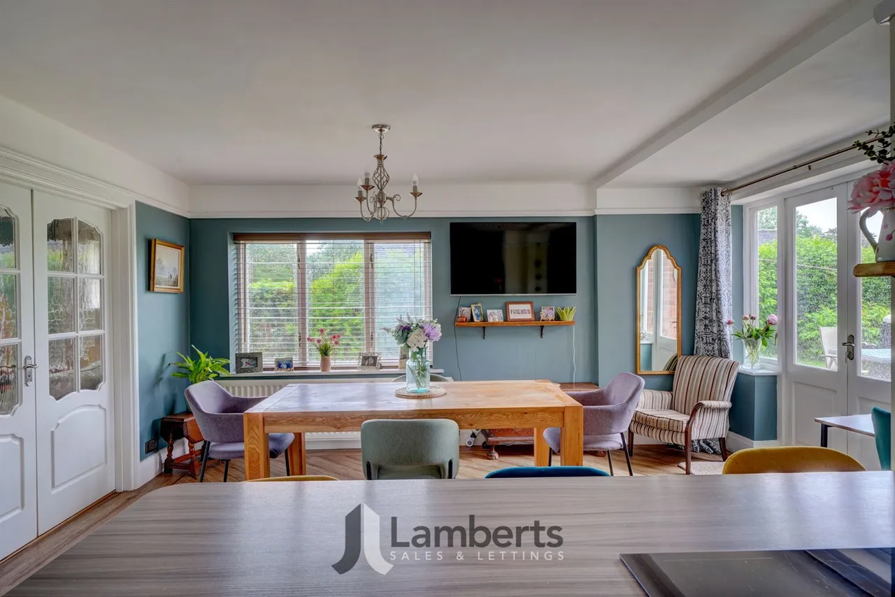 174 Alcester Road, Studley, photo 13