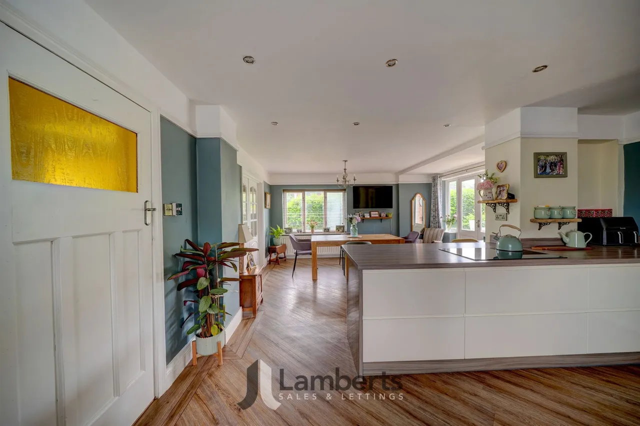 174 Alcester Road, Studley, photo 6