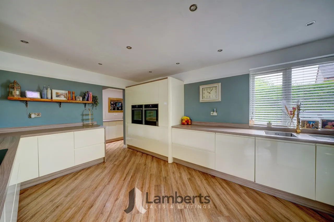 174 Alcester Road, Studley, photo 9