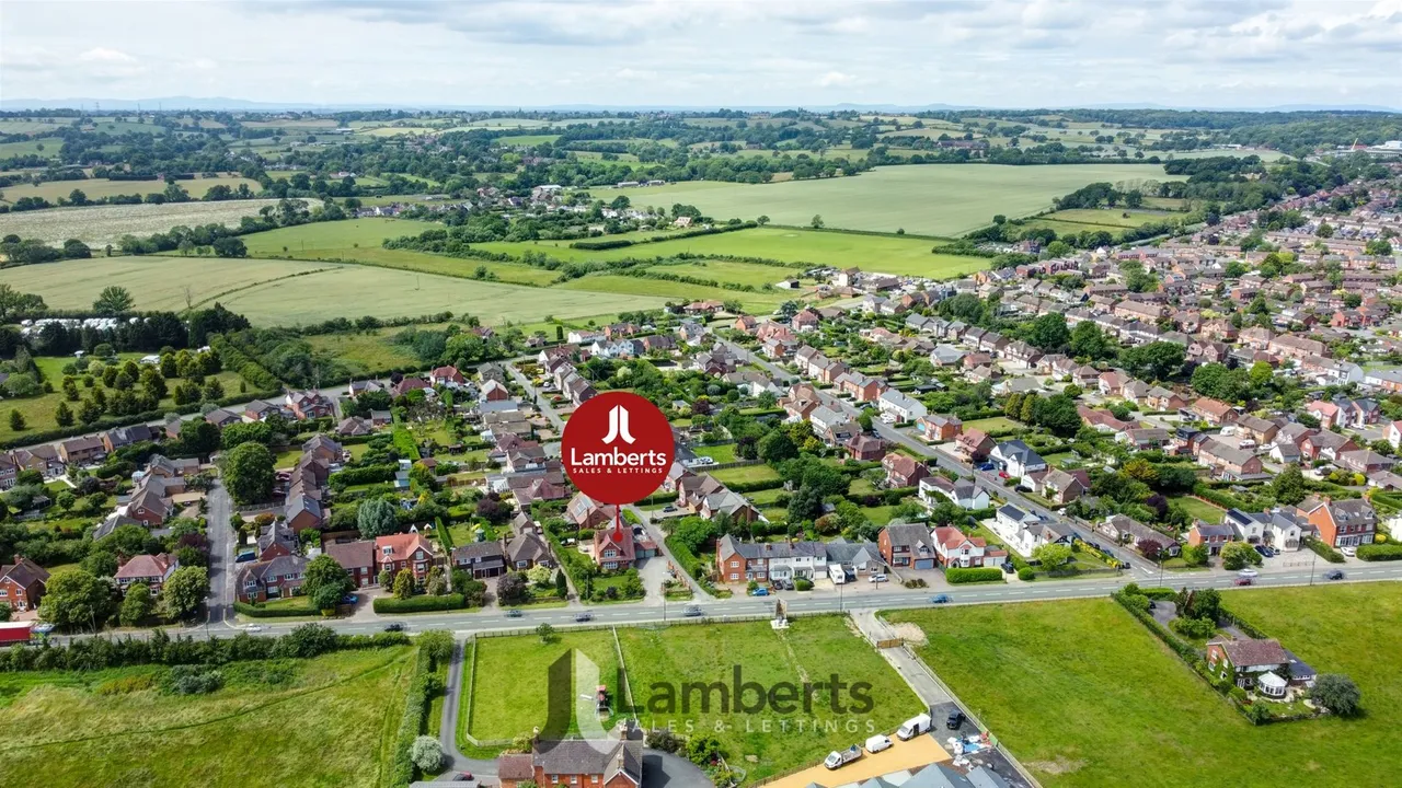 174 Alcester Road, Studley, photo 37