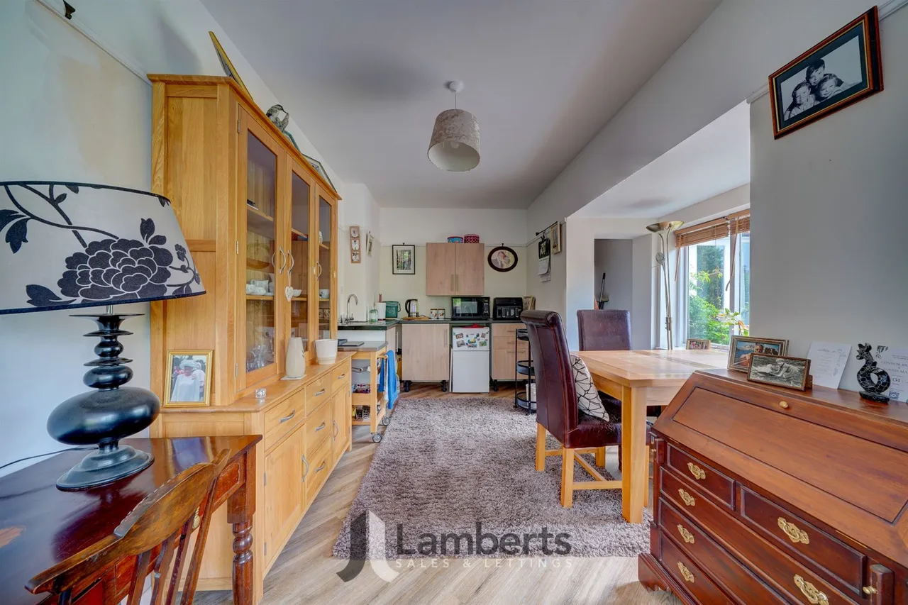 174 Alcester Road, Studley, photo 24