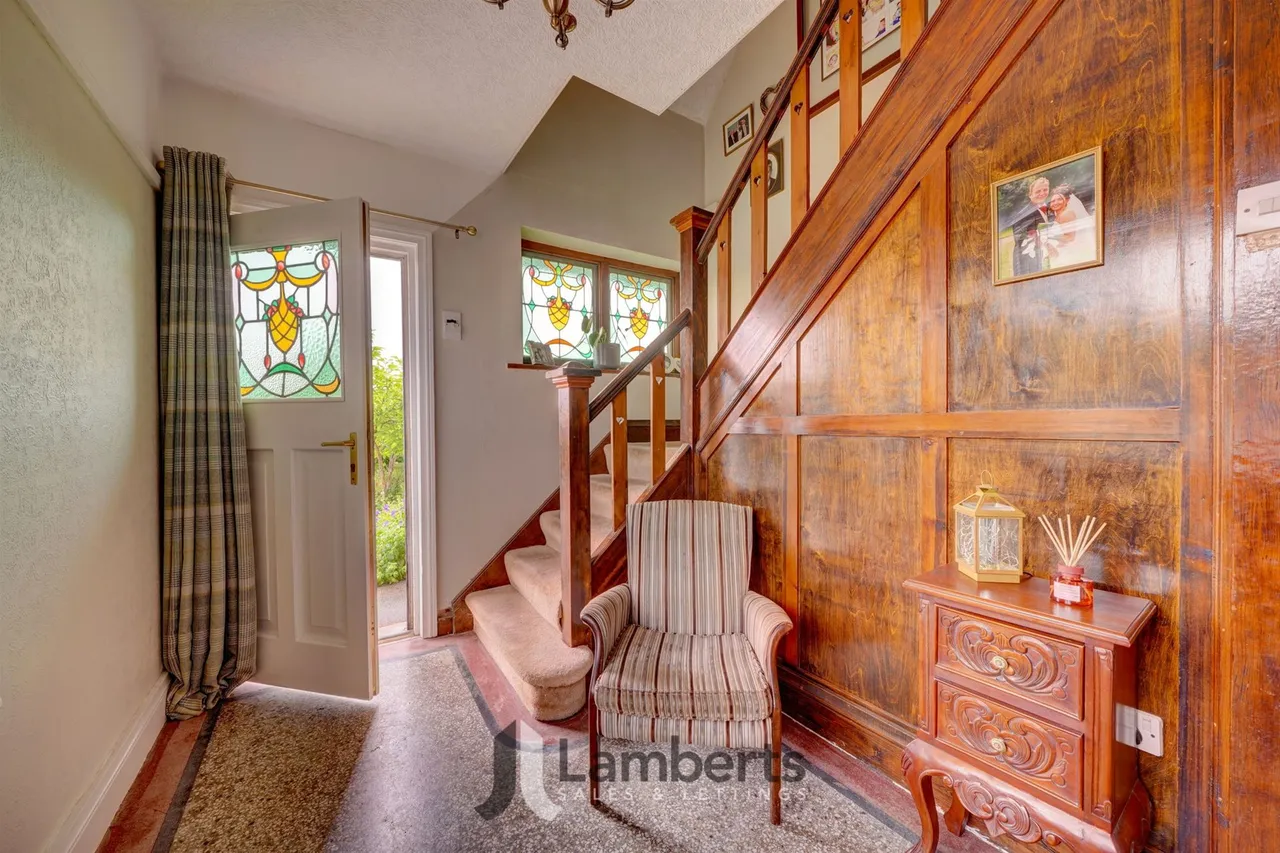 174 Alcester Road, Studley, photo 5