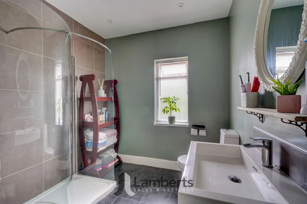 174 Alcester Road, Studley, photo 19