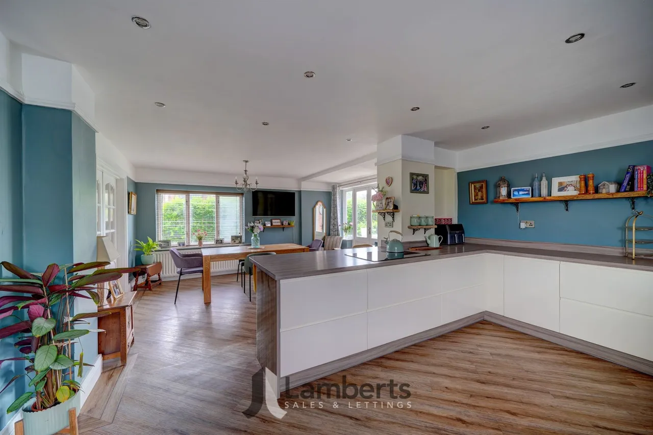 174 Alcester Road, Studley, photo 7