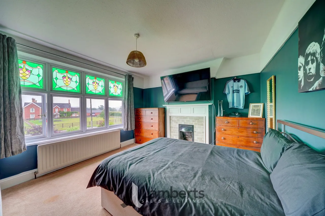 174 Alcester Road, Studley, photo 20