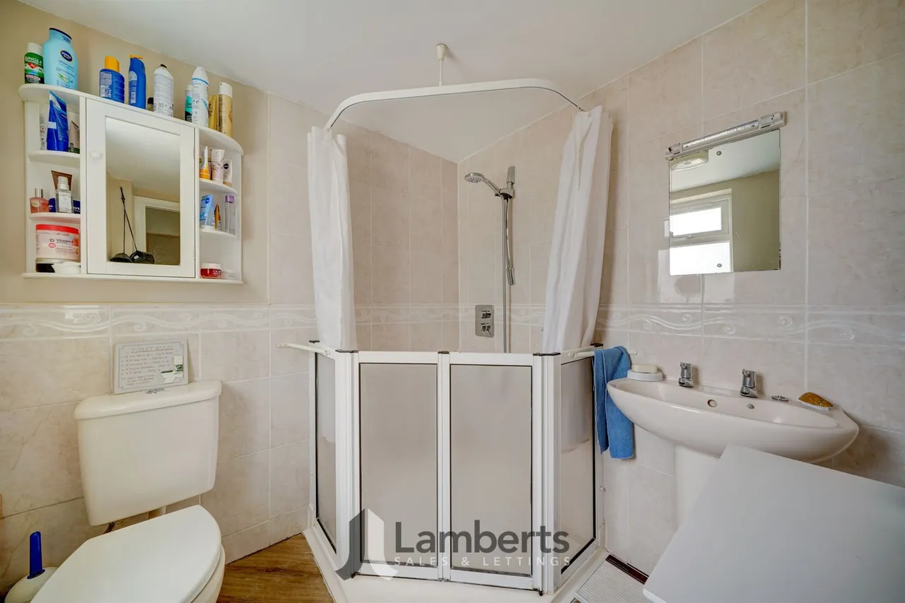 174 Alcester Road, Studley, photo 31