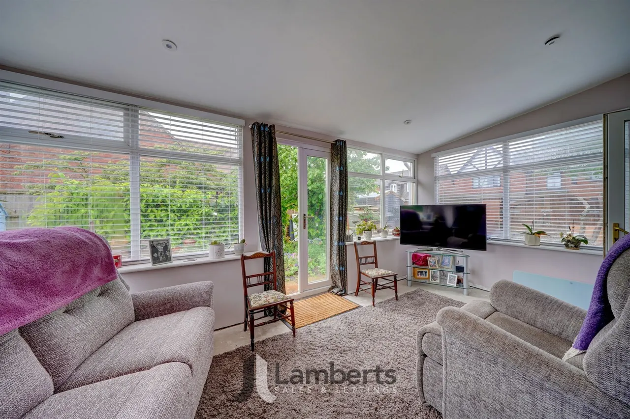 174 Alcester Road, Studley, photo 27