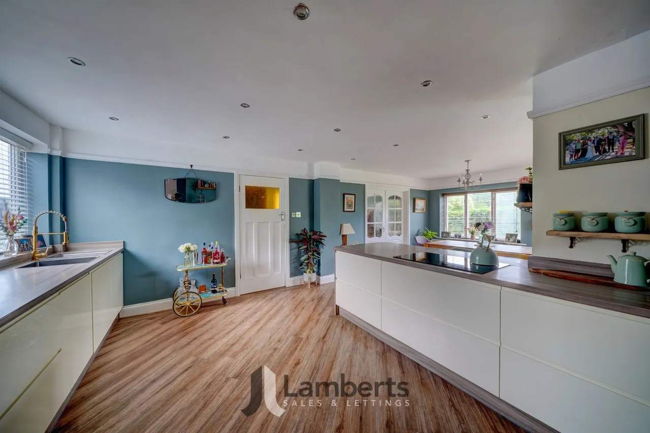 174 Alcester Road, Studley, photo 8
