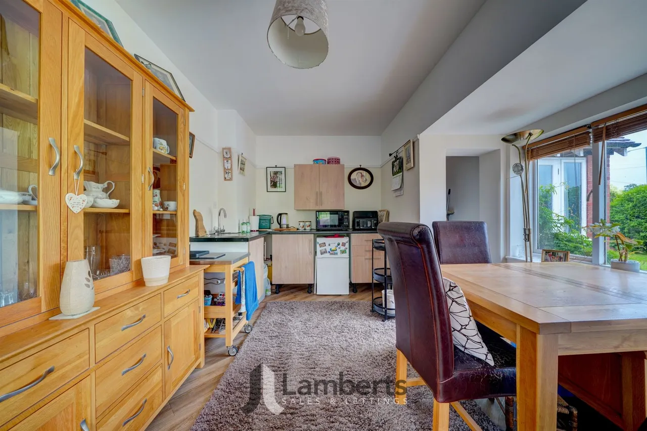 174 Alcester Road, Studley, photo 28
