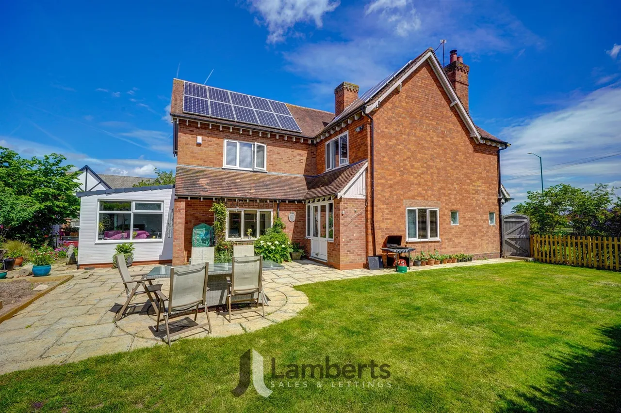 174 Alcester Road, Studley, photo 32