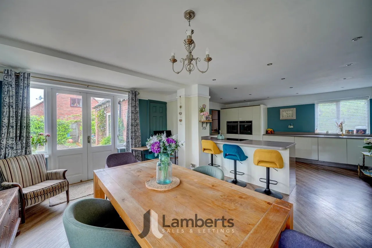 174 Alcester Road, Studley, photo 10