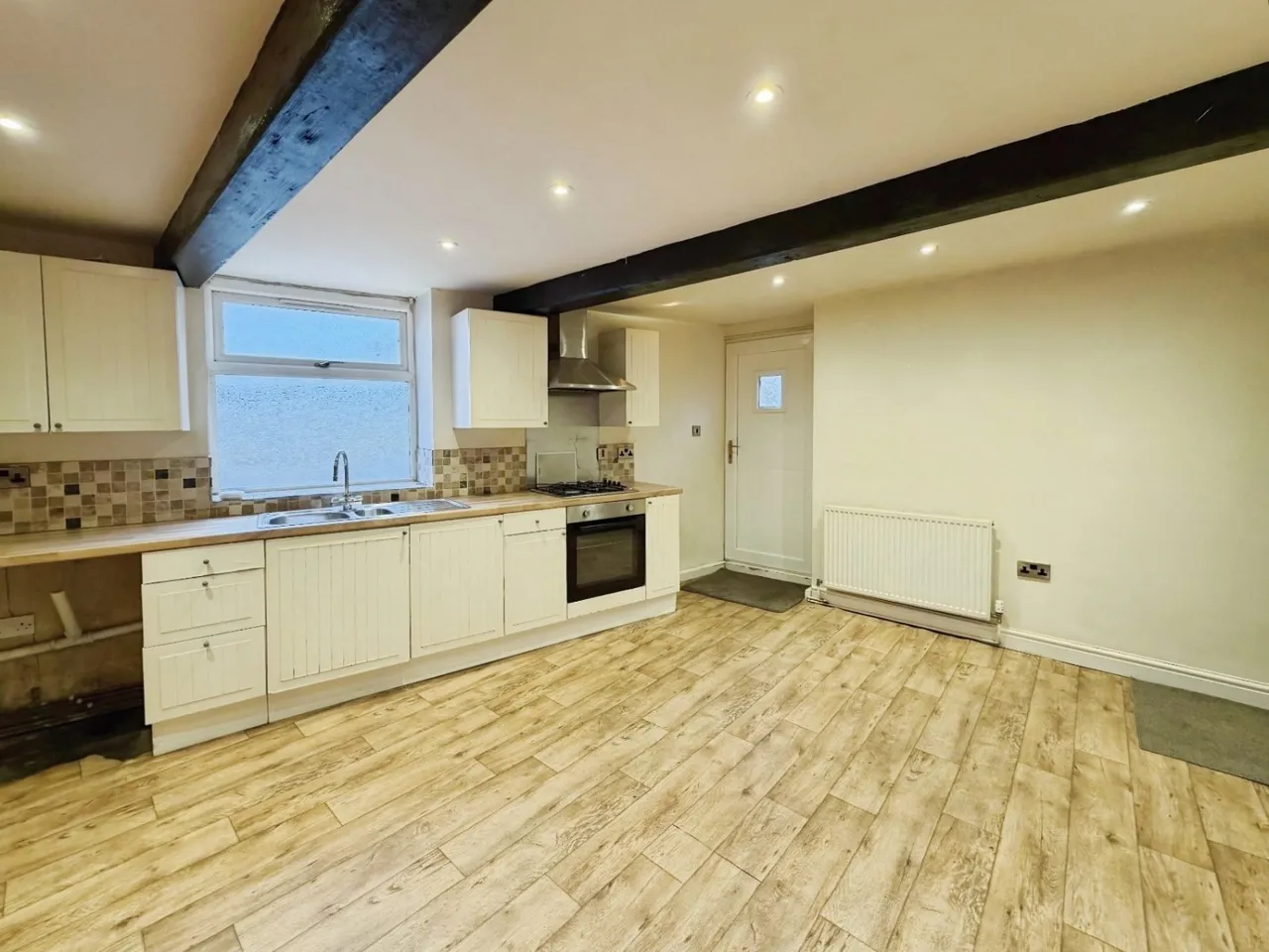 Platt Square, Cleckheaton, BD19, photo 5