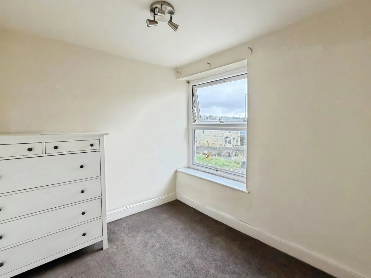 Platt Square, Cleckheaton, BD19, photo 8