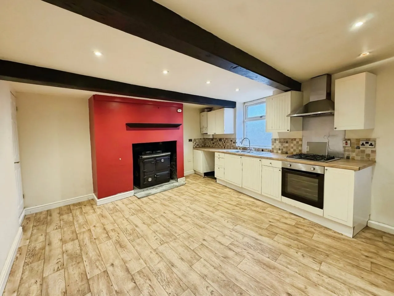 Platt Square, Cleckheaton, BD19, photo 3
