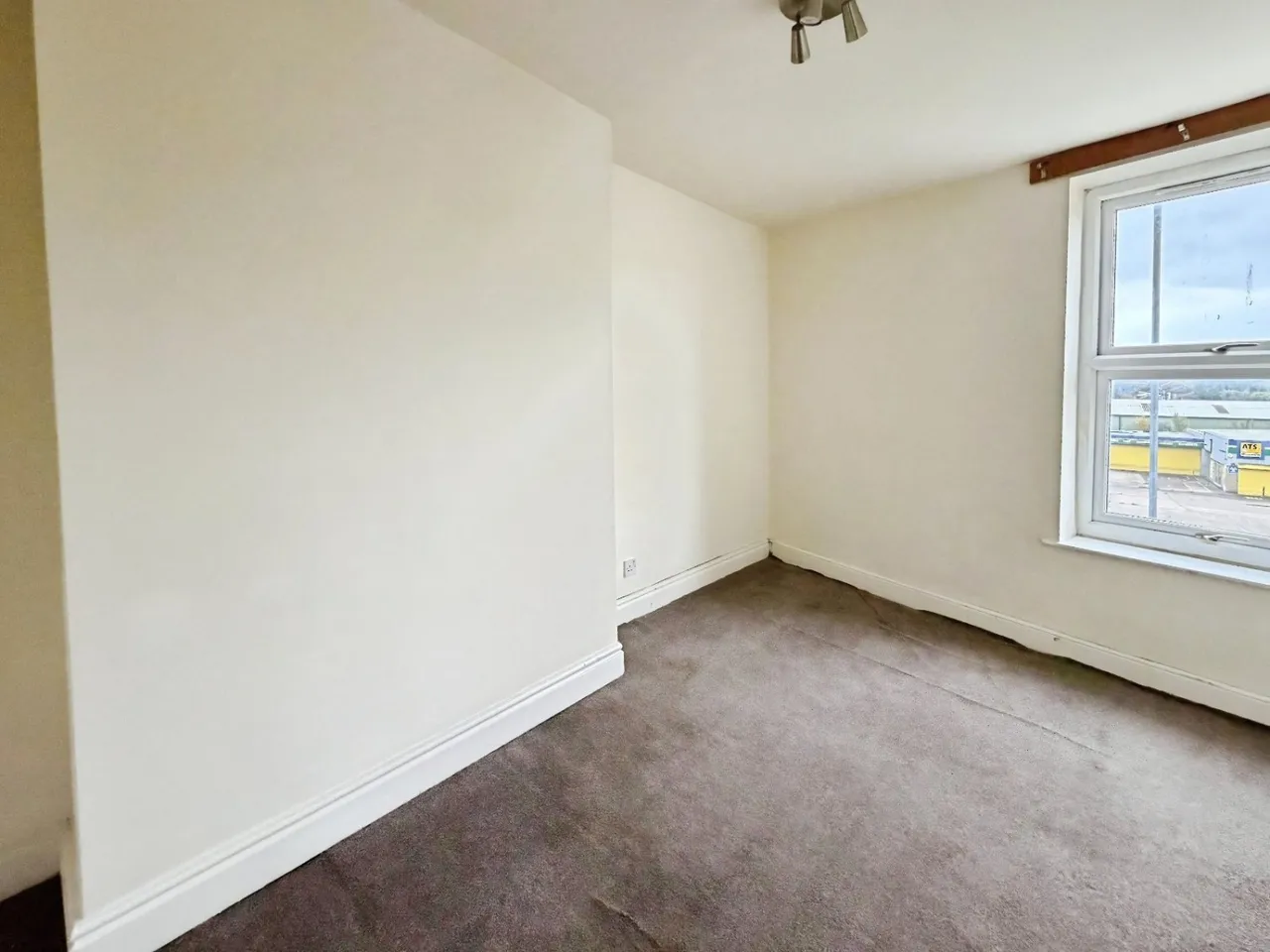 Platt Square, Cleckheaton, BD19, photo 4