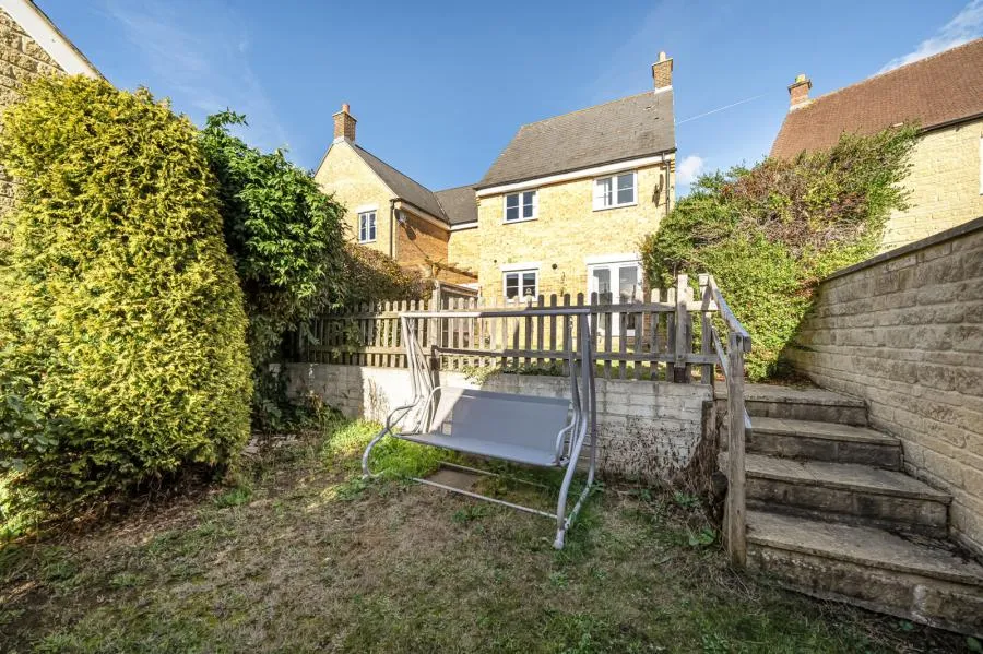 Saffron Crescent, Carterton, OX18, photo 18