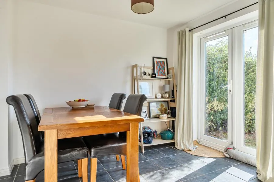 Saffron Crescent, Carterton, OX18, photo 6