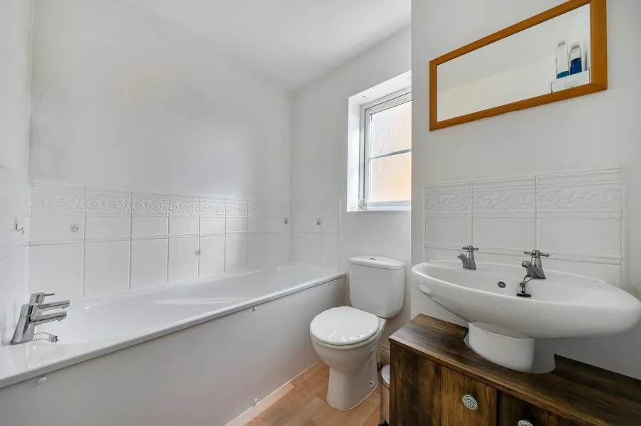 Saffron Crescent, Carterton, OX18, photo 14