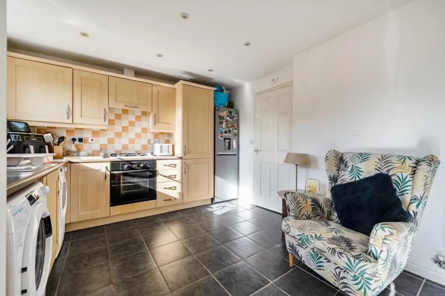 Saffron Crescent, Carterton, OX18, photo 2