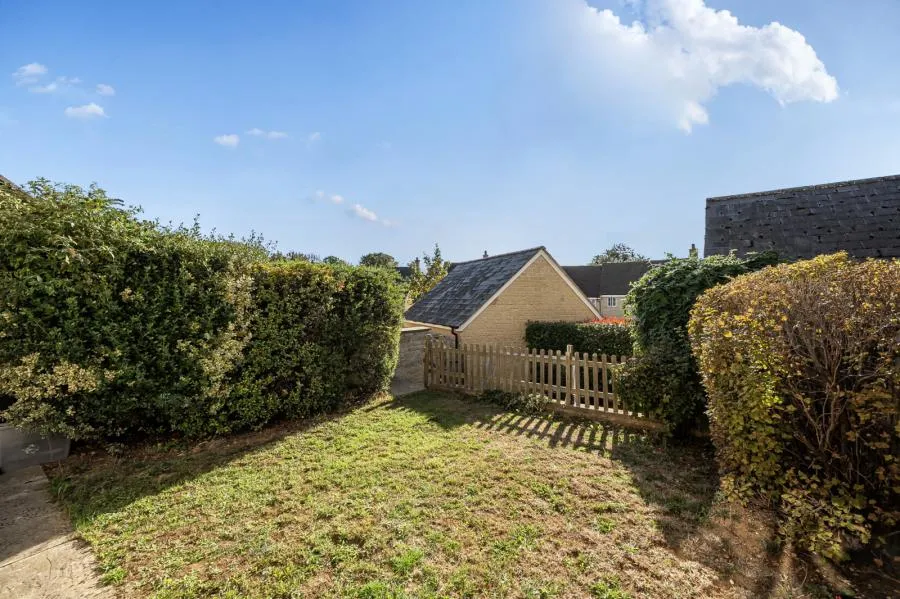 Saffron Crescent, Carterton, OX18, photo 19