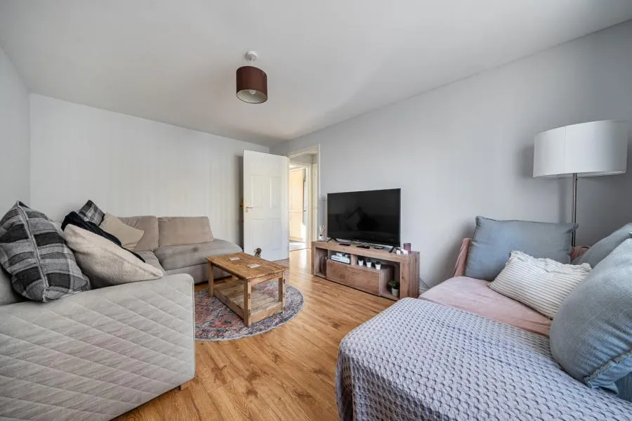 Saffron Crescent, Carterton, OX18, photo 8