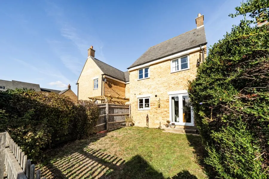Saffron Crescent, Carterton, OX18, photo 16
