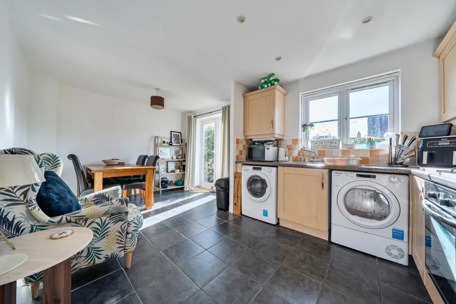 Saffron Crescent, Carterton, OX18, photo 4