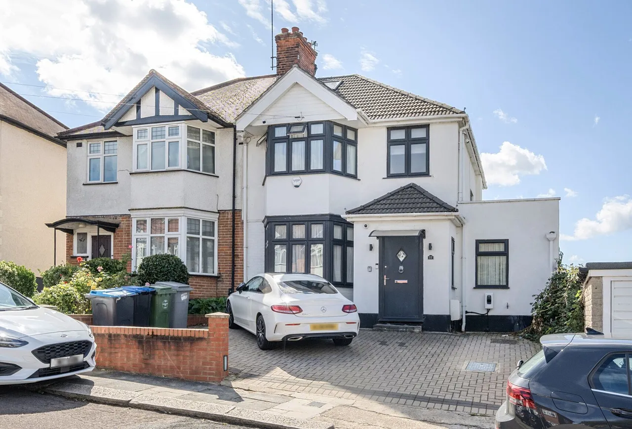 Fairfields Close, London, NW9 0PH, photo 2