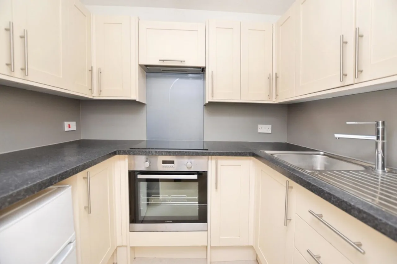Mount Hermon Road, Woking, photo 2