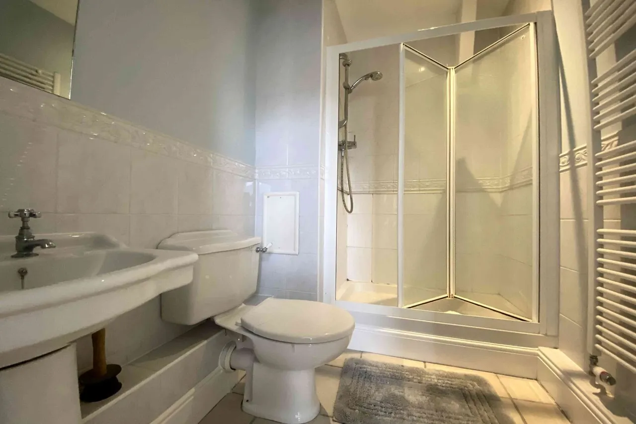 Lavender Close, Leatherhead, KT22, photo 6