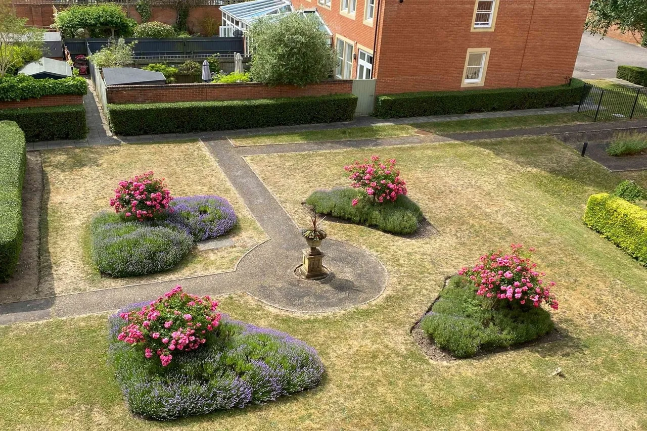 Lavender Close, Leatherhead, KT22, photo 8