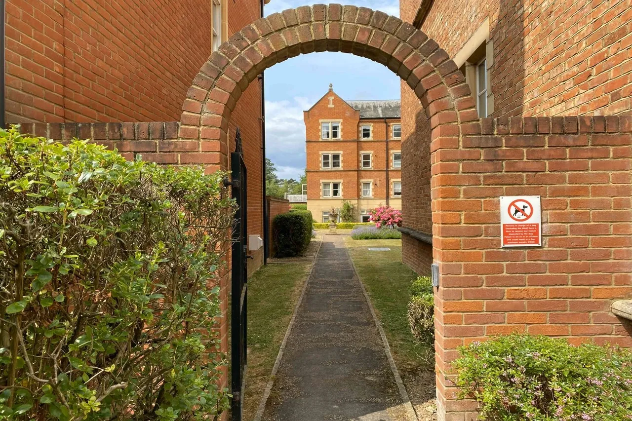 Lavender Close, Leatherhead, KT22, photo 9