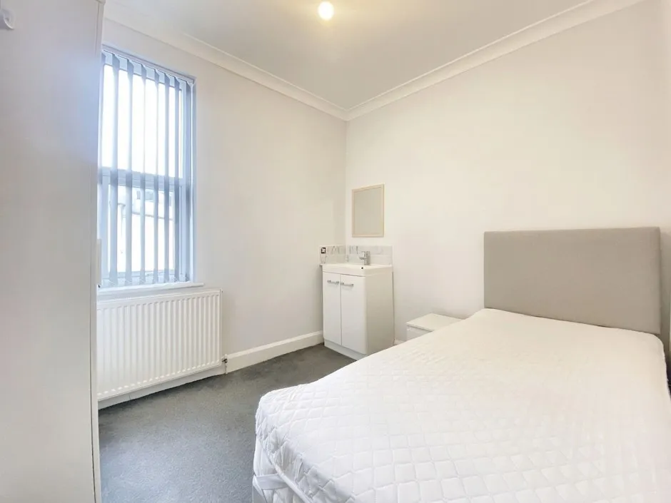 Cowley Road, Uxbridge, UB8, photo 6