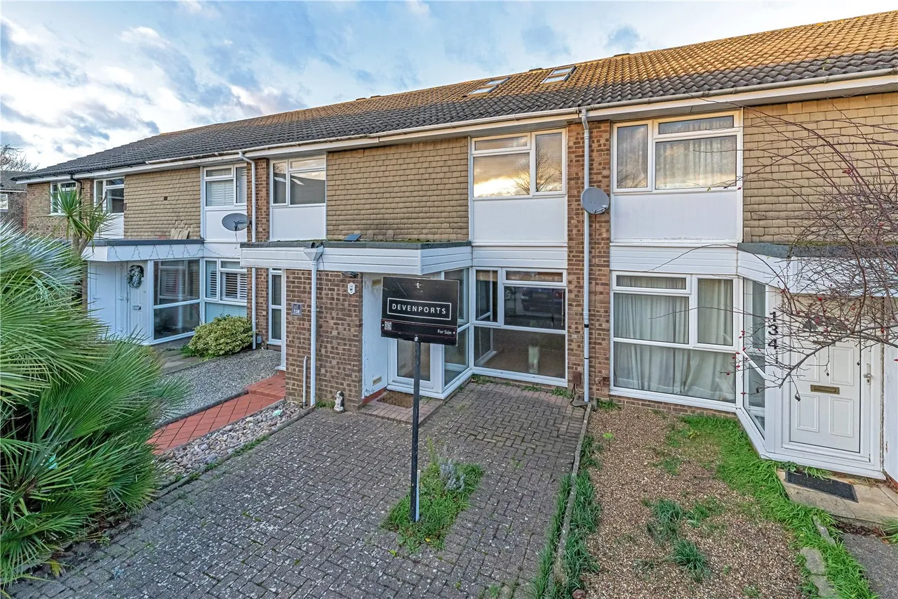 3 bed house for sale — Wordsworth Road, Hampton, TW12 1ET