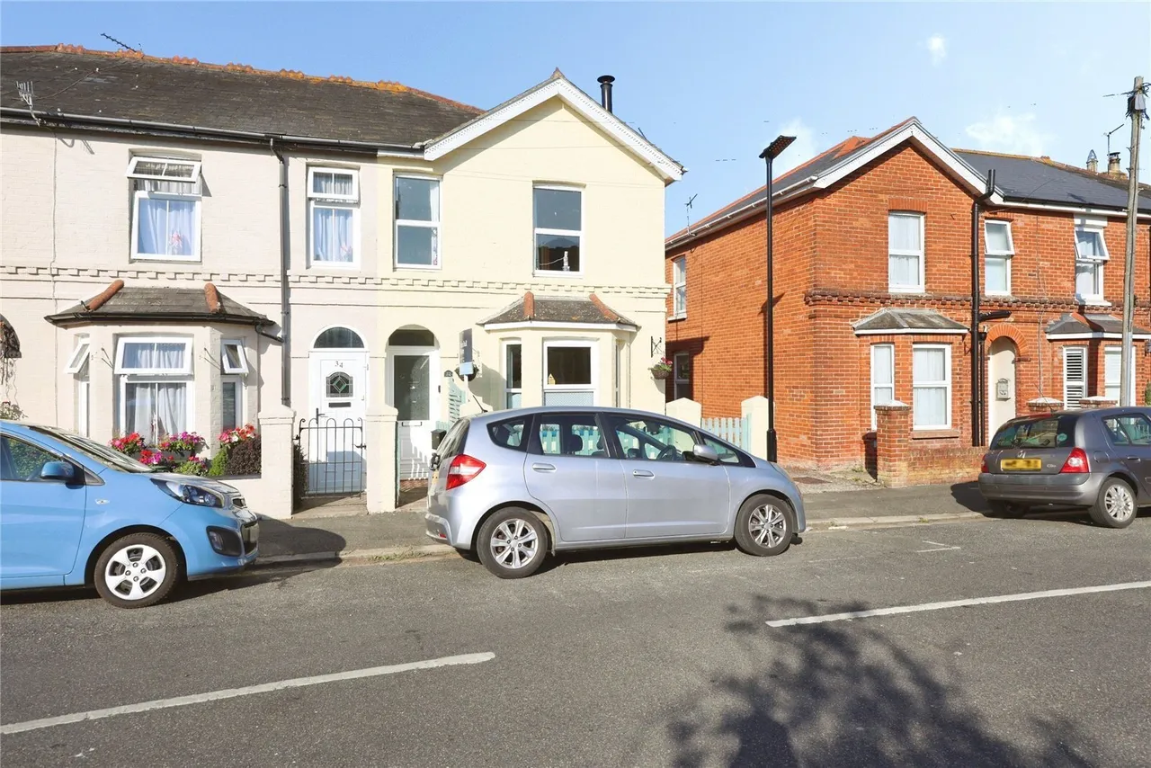 2 bed house for sale, Cross Street, Sandown, PO36
