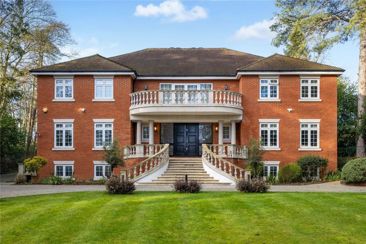 7 bed house for sale — Harmer Green Lane, Welwyn, Hertfordshire, AL6 0AP