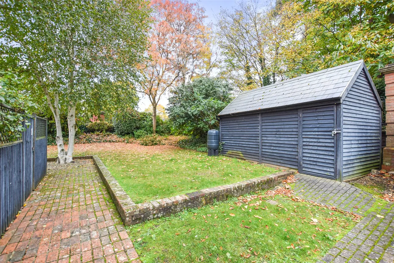 Farnborough Road, Farnborough, Hampshire, GU14 7JG, photo 24