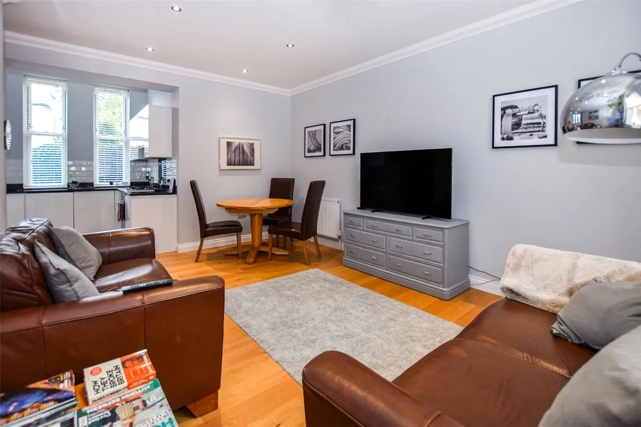 Farnborough Road, Farnborough, Hampshire, GU14 7JG, photo 8