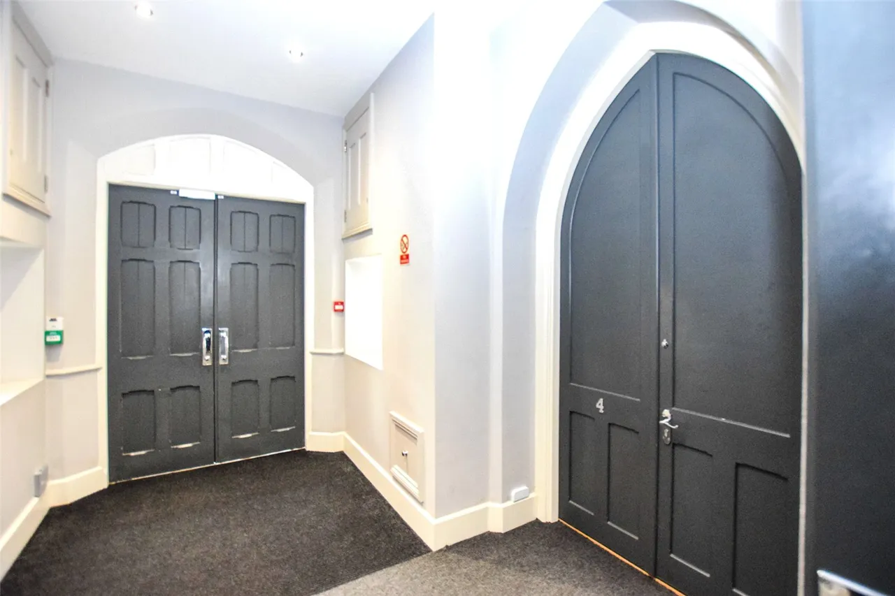 Farnborough Road, Farnborough, Hampshire, GU14 7JG, photo 7
