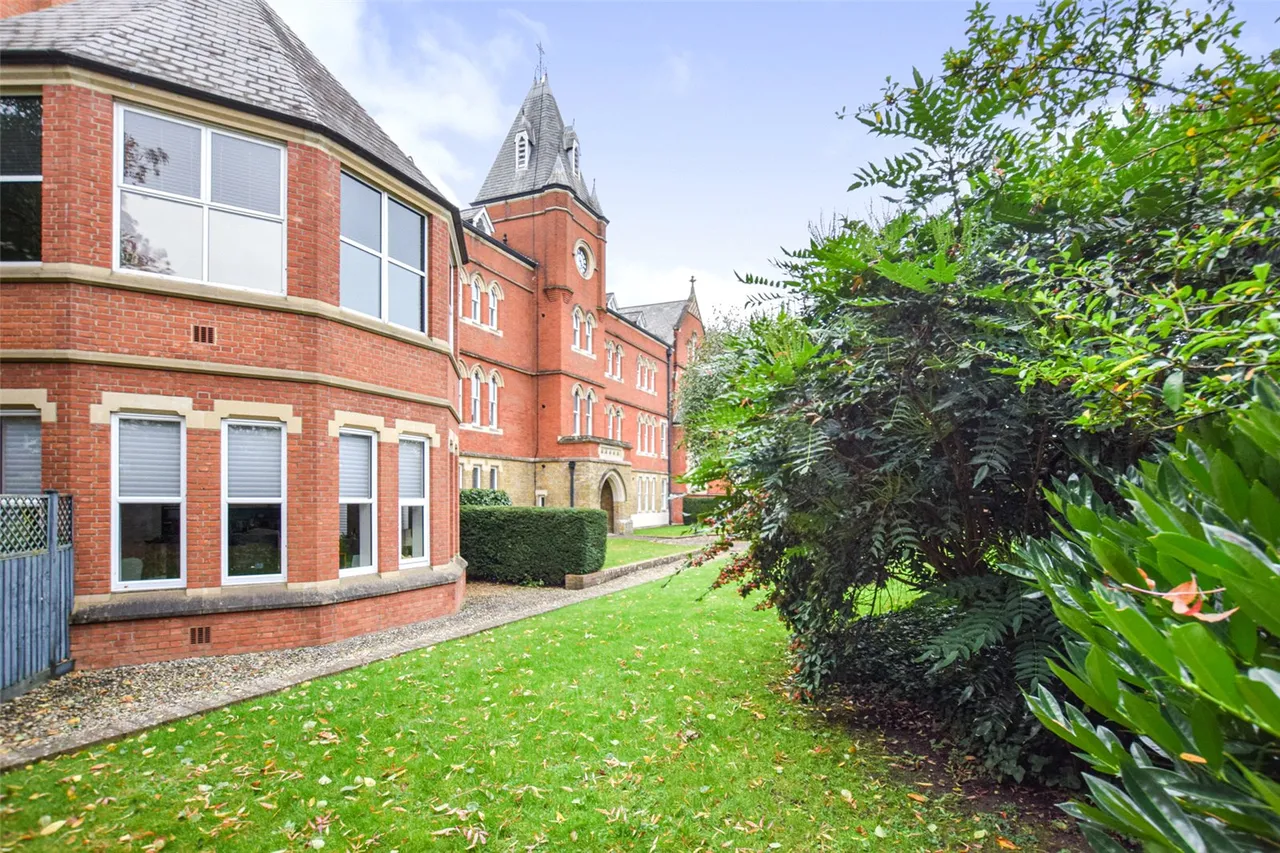 Farnborough Road, Farnborough, Hampshire, GU14 7JG, photo 21