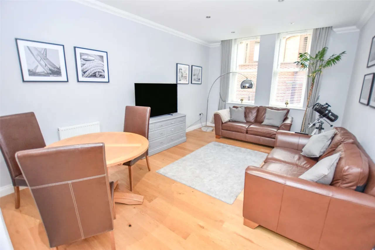 Farnborough Road, Farnborough, Hampshire, GU14 7JG, photo 15