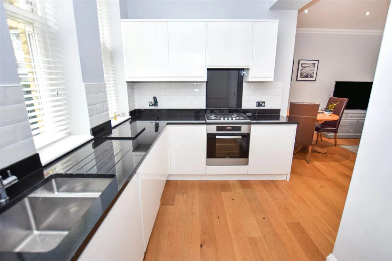 Farnborough Road, Farnborough, Hampshire, GU14 7JG, photo 2