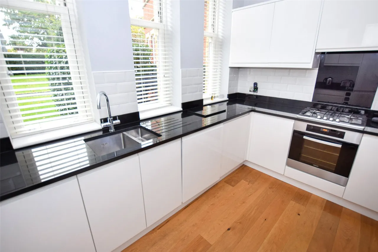 Farnborough Road, Farnborough, Hampshire, GU14 7JG, photo 18