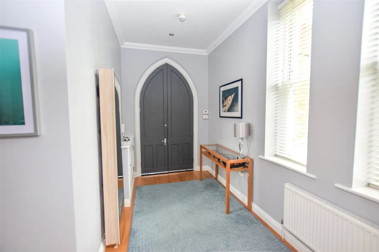 Farnborough Road, Farnborough, Hampshire, GU14 7JG, photo 4