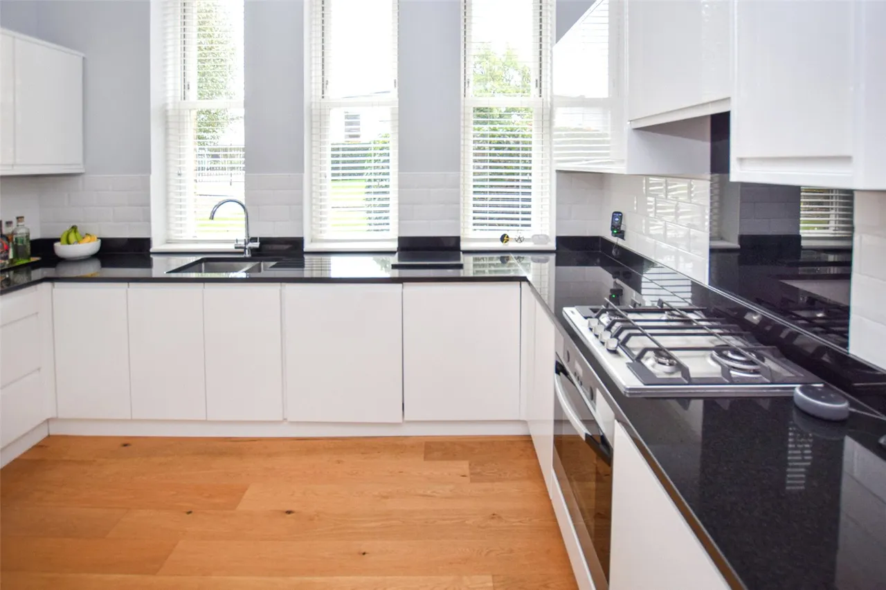 Farnborough Road, Farnborough, Hampshire, GU14 7JG, photo 17