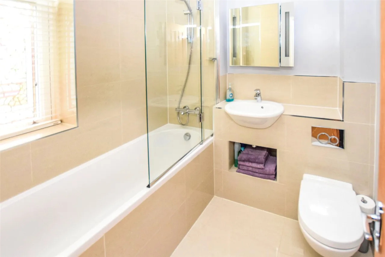 Farnborough Road, Farnborough, Hampshire, GU14 7JG, photo 9