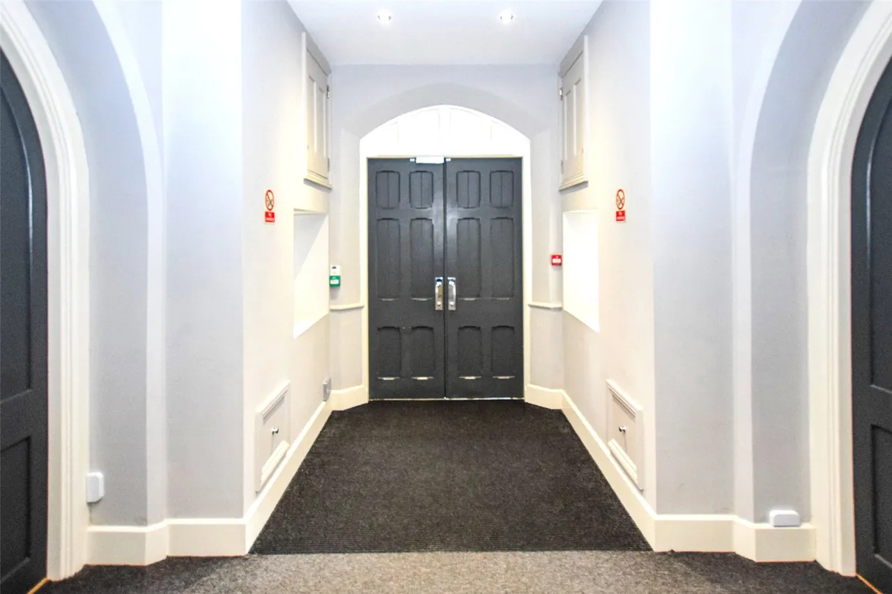 Farnborough Road, Farnborough, Hampshire, GU14 7JG, photo 6