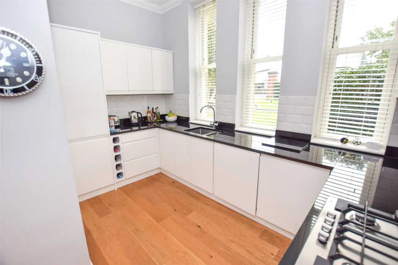 Farnborough Road, Farnborough, Hampshire, GU14 7JG, photo 16