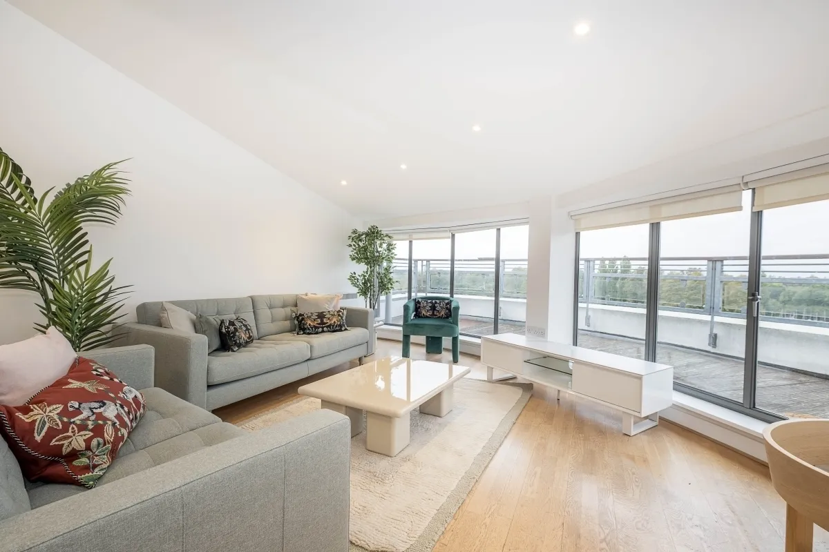 3 bed flat to rent — Avante Court Kingston Upon Thames KT1